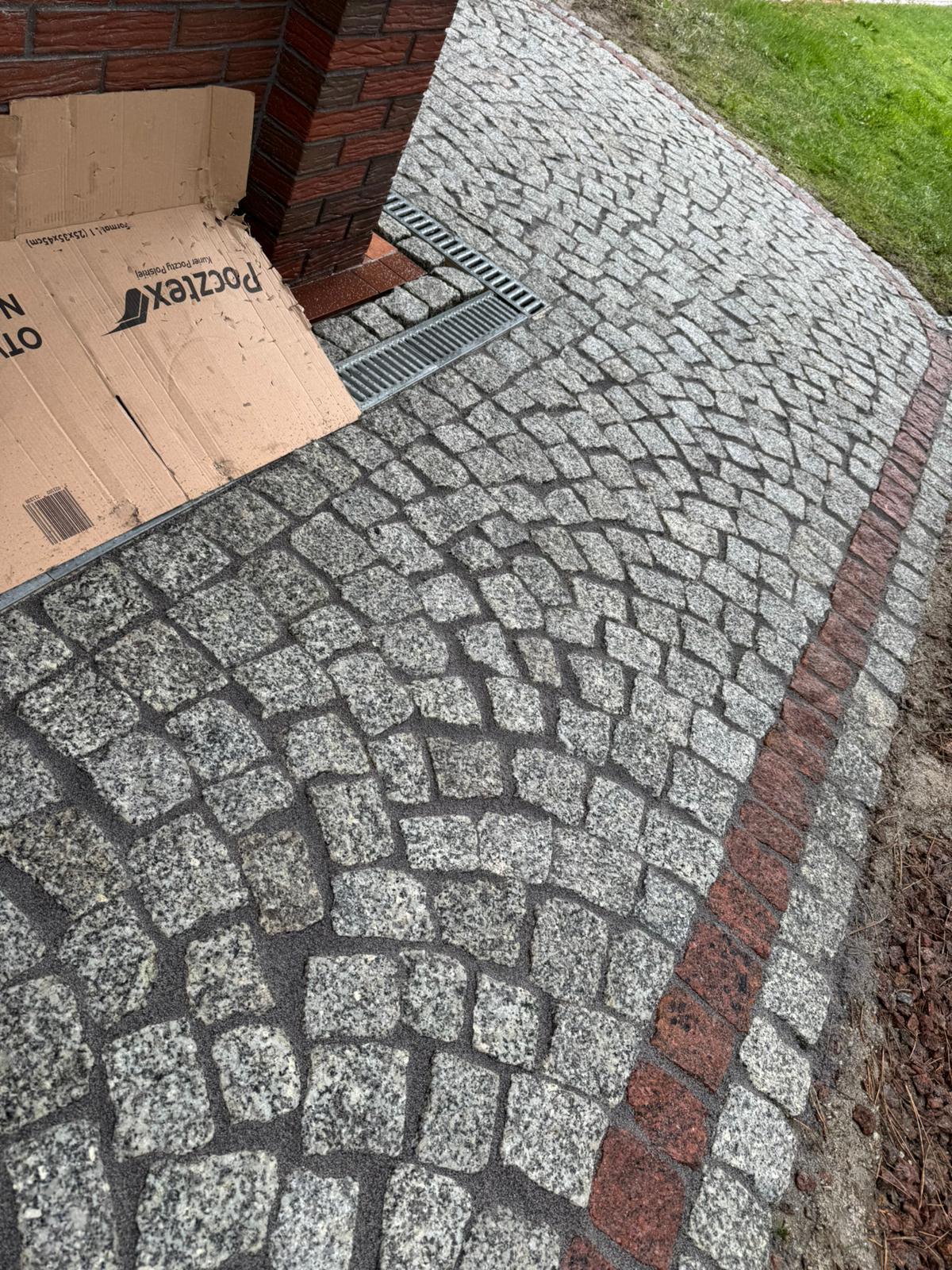 Fuga żywiczna na kostce granitowej — realizacja 9